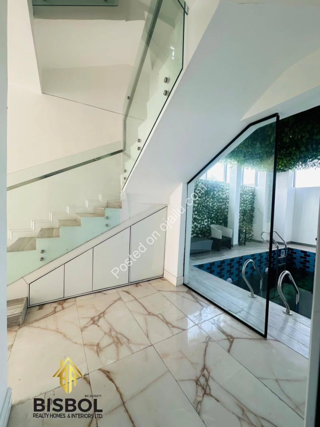 Luxury 5-Bed Duplex in Gated Chevron Estate