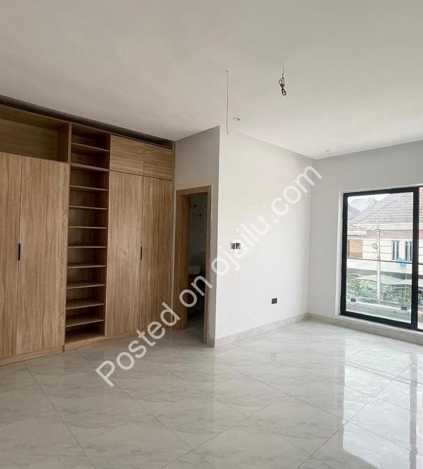 Brand New Chevron Estate Gem: 4BED Duplex & BQ