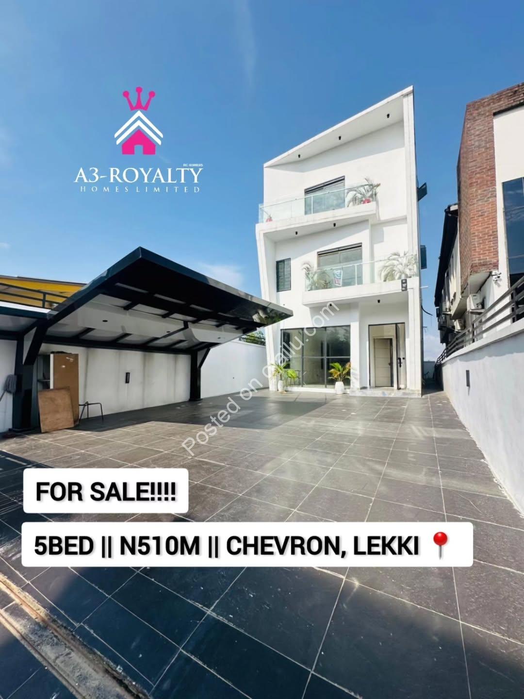 Luxury 5-Bed Duplex with Pool in Chevron Lekki