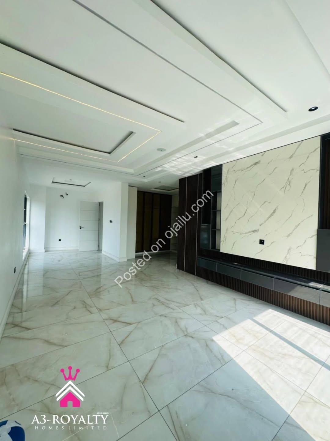 Luxury 5-Bed Duplex with Pool in Chevron Lekki