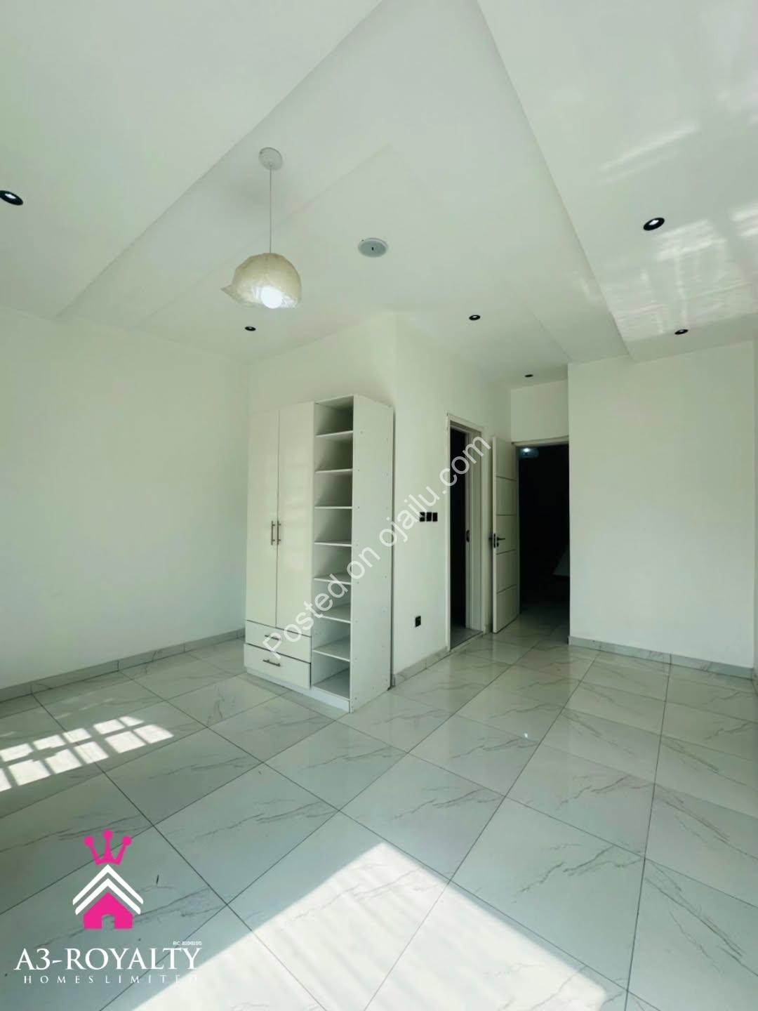 Luxury 5-Bed Duplex with Pool in Chevron Lekki