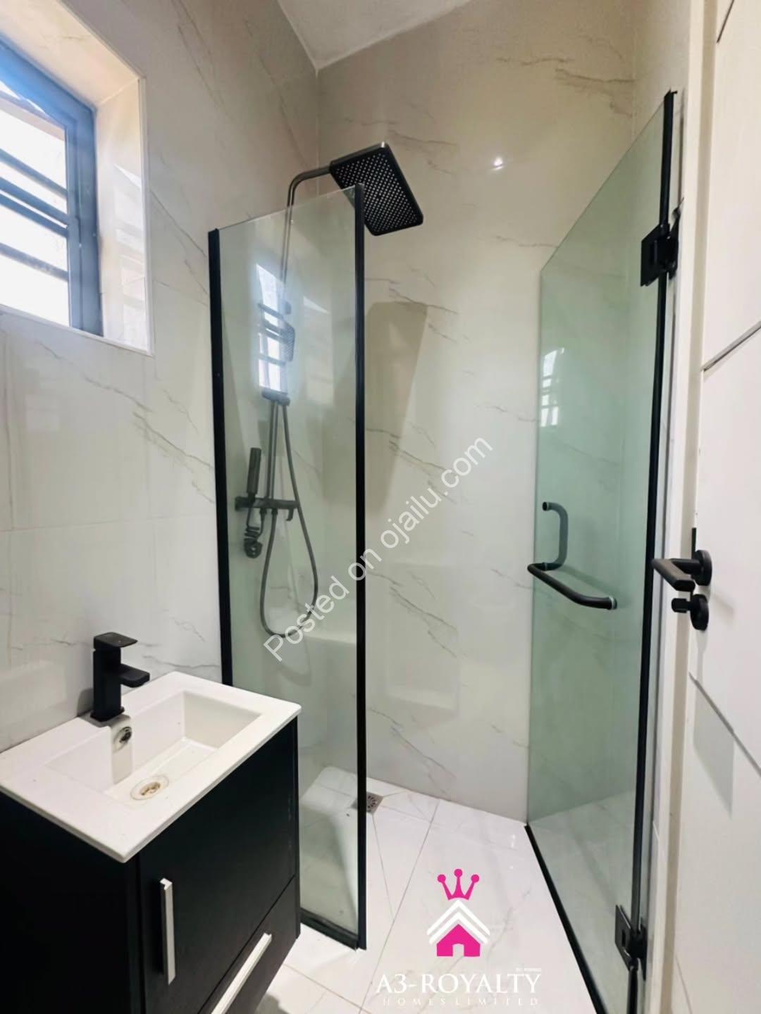 Luxury 5-Bed Duplex with Pool in Chevron Lekki