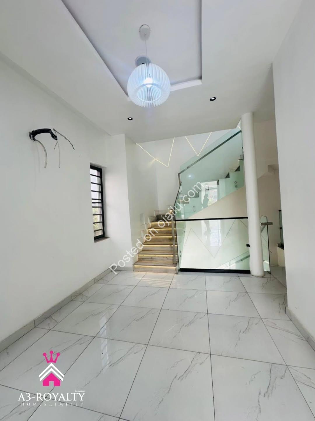 Luxury 5-Bed Duplex with Pool in Chevron Lekki