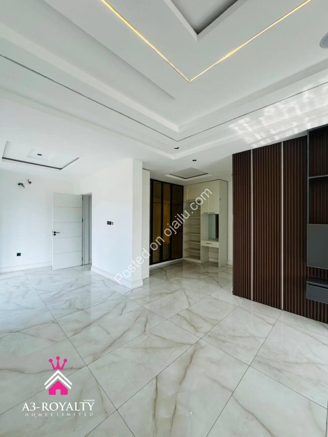 Luxury 5-Bed Duplex with Pool in Chevron Lekki