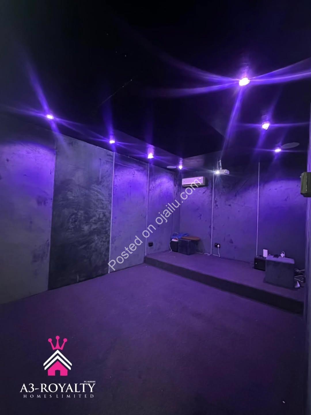 Luxury 5-Bed Duplex with Pool in Chevron Lekki