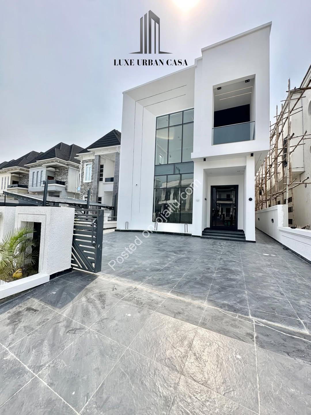 Lekki’s Ultimate 5-Bed Estate with Cinema & Rooftop