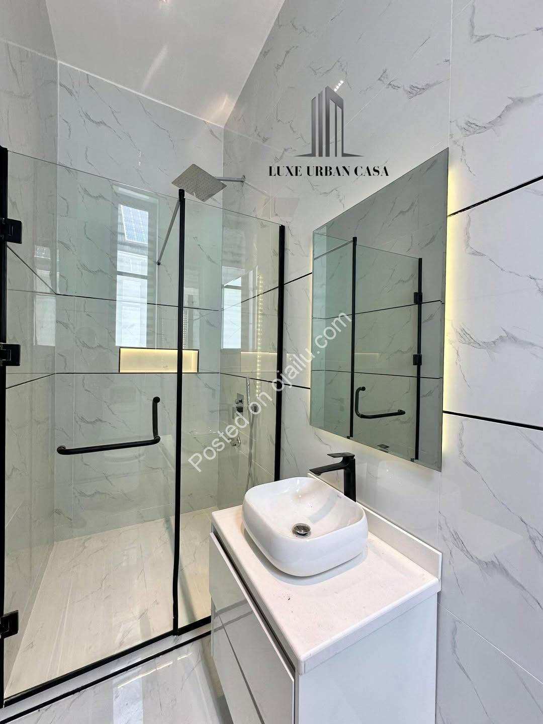 Lekki’s Ultimate 5-Bedroom Estate with Private Cinema & Rooftop