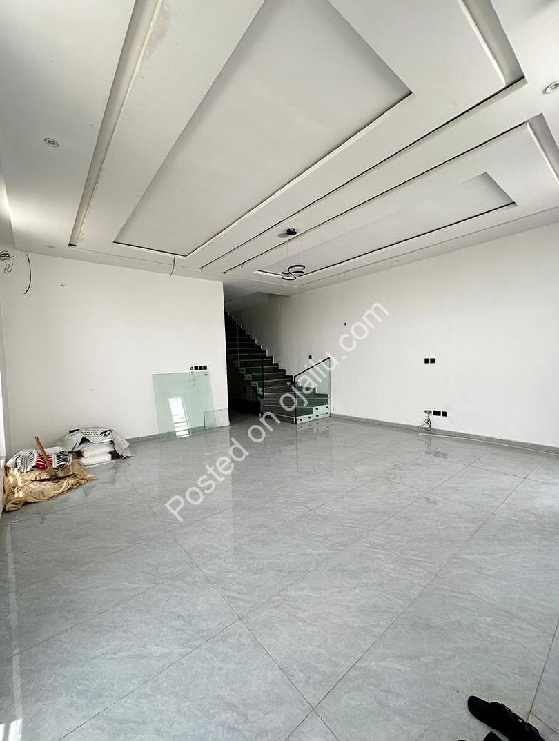 Sleek Smart Home: 4BR Duplex w/BQ in Prime Ajah
