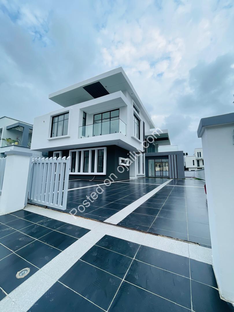 Lekki’s Ultimate 5-Bedroom Estate Oasis with Pool