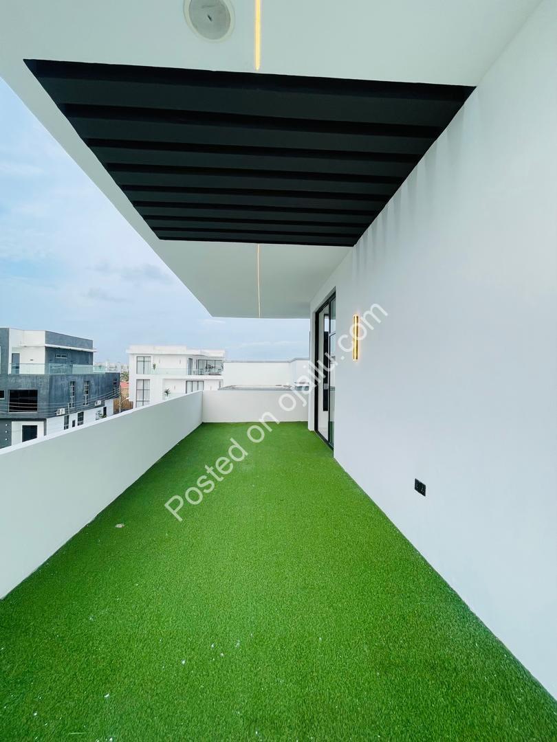 Lekki’s Ultimate 5-Bed Estate Home with Pool