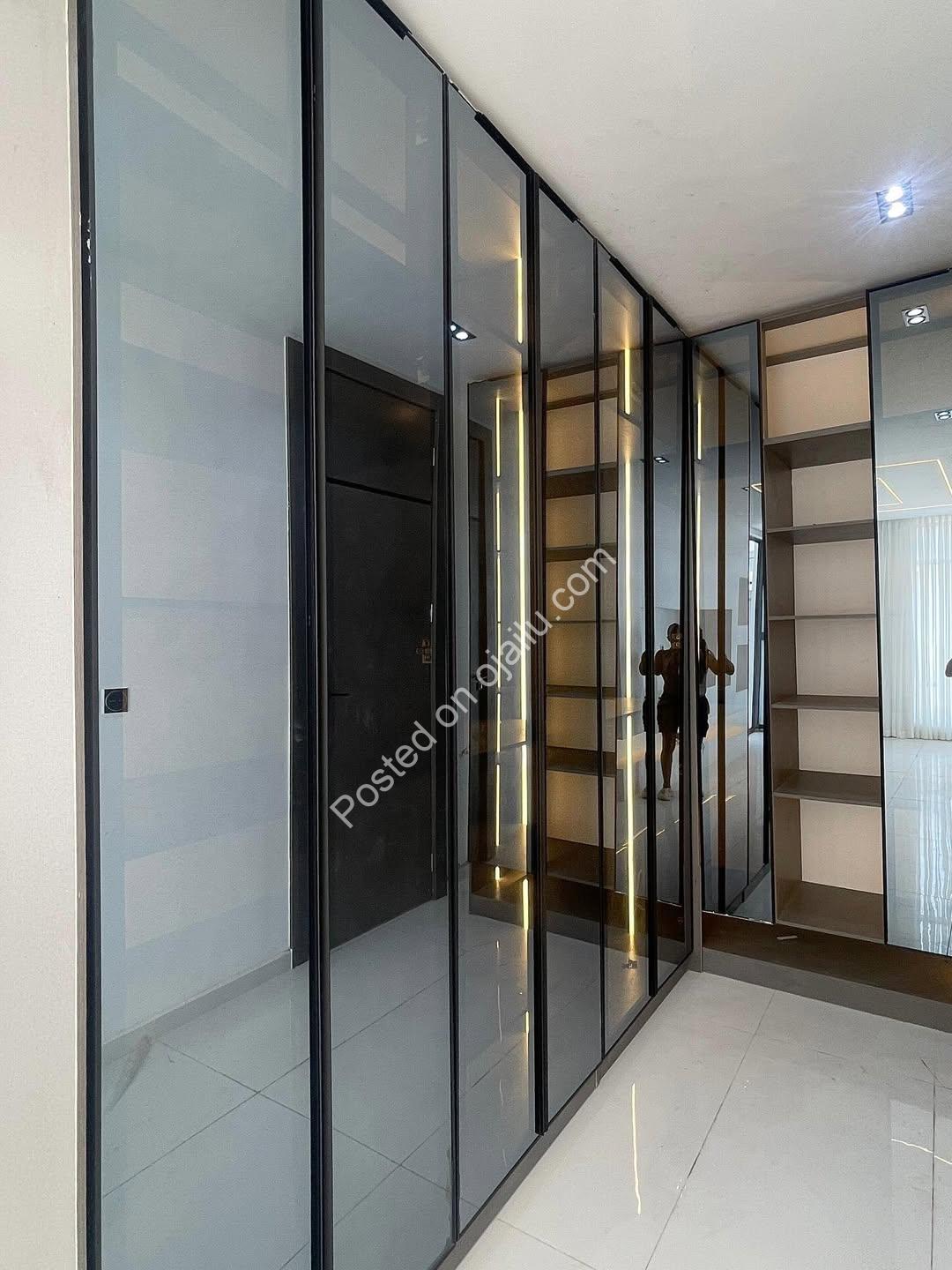 Chevron’s Crown Jewel: 5-Bed Duplex in Secure Estate