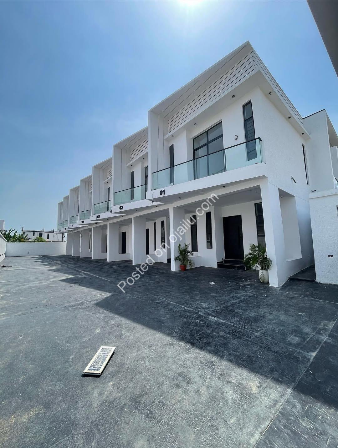Lekki’s Finest: 2 & 4 Bed Terrace Duplexes with BQ