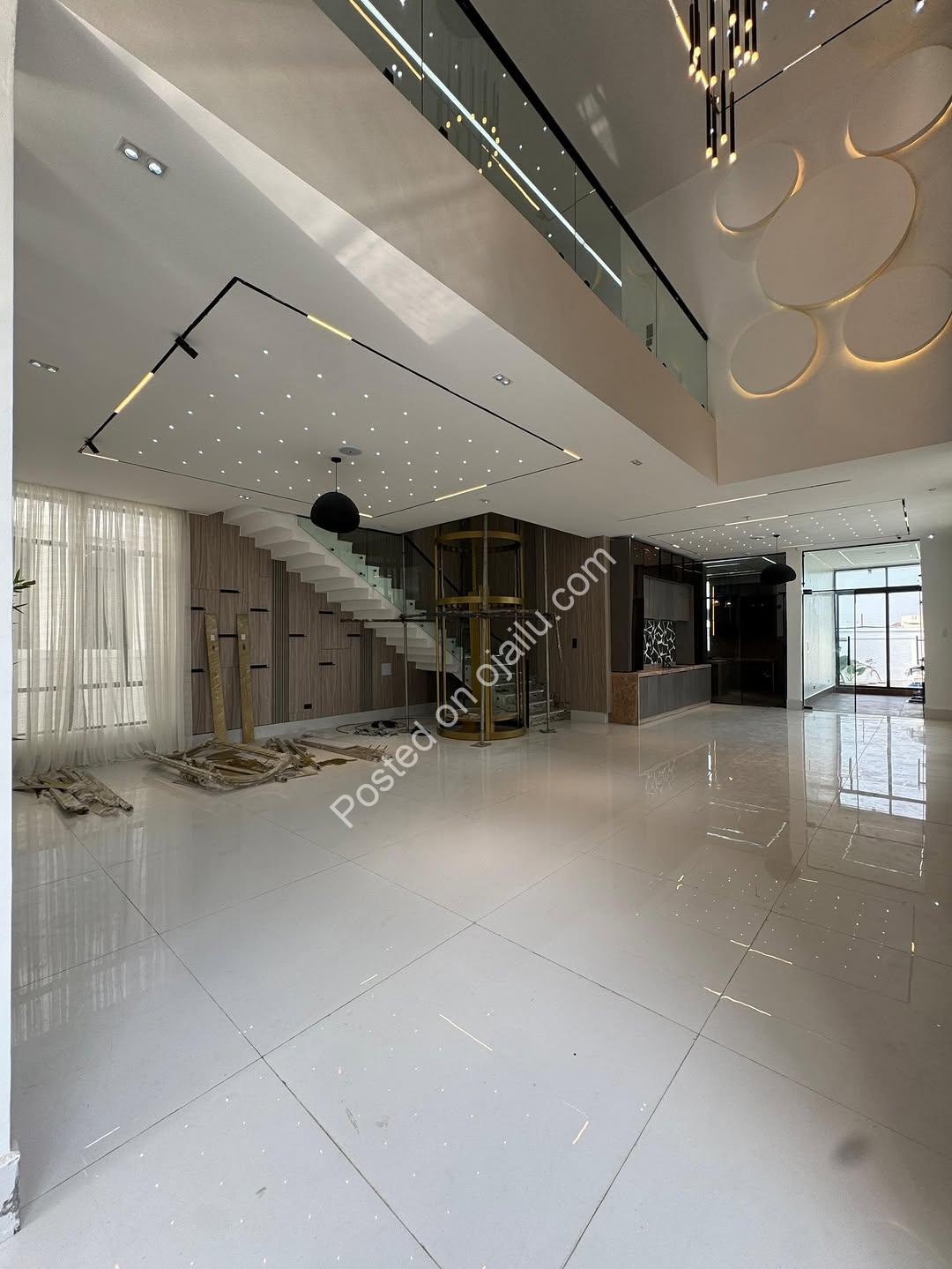 Exquisite 6-Bed Estate with Private Pool & Cinema in Lekki