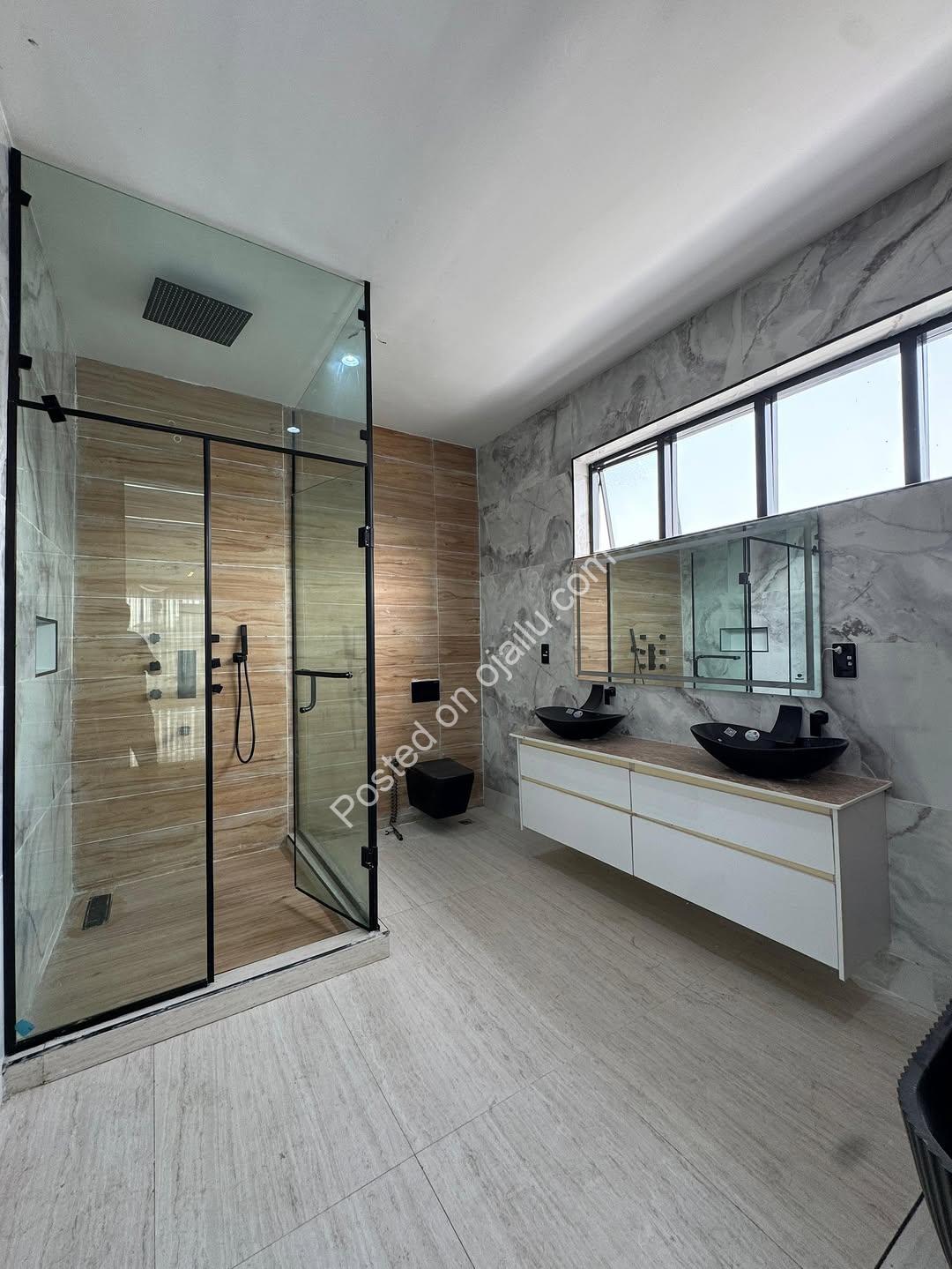 Exquisite 6-Bed Estate with Private Pool & Cinema in Lekki