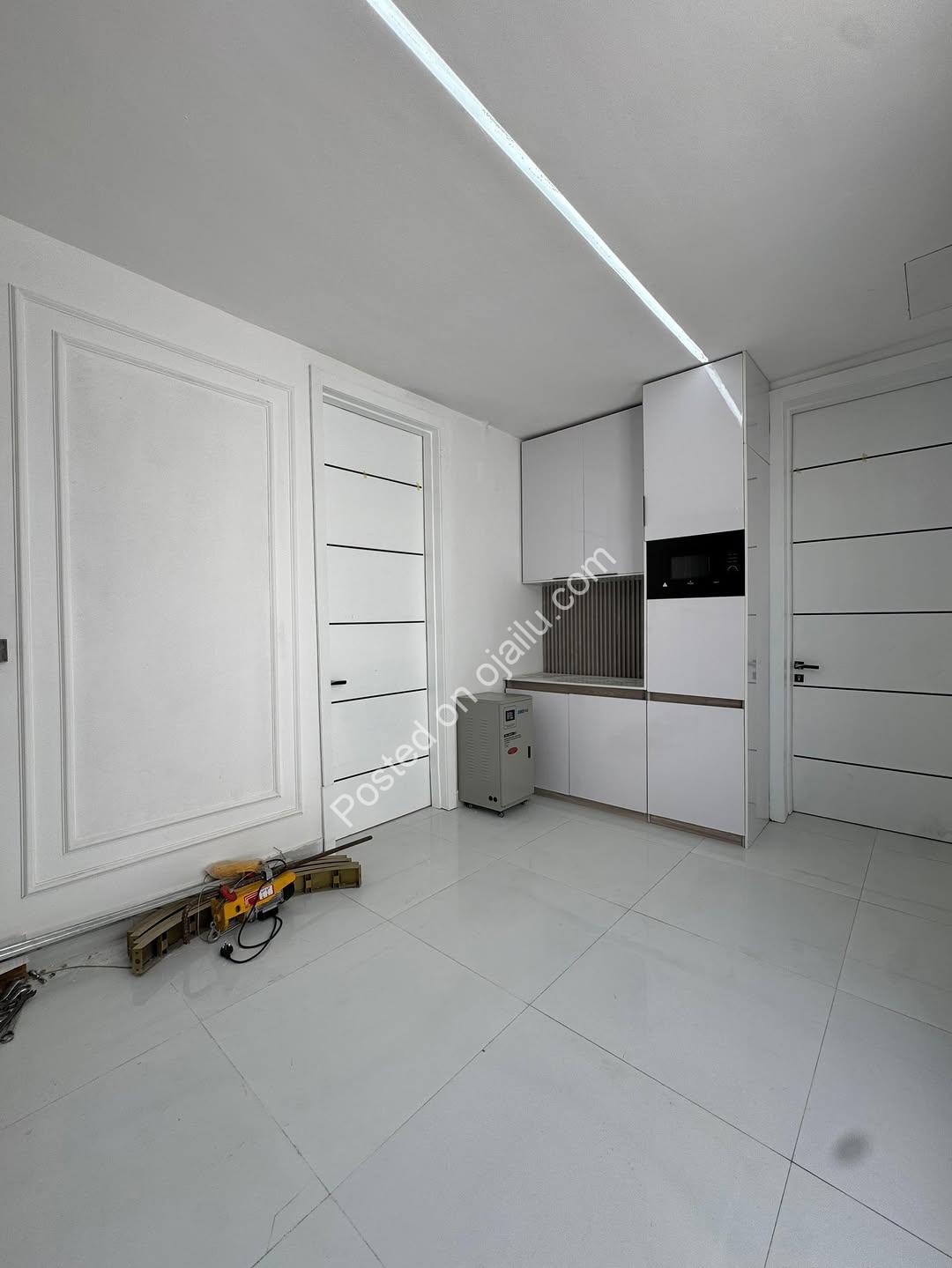 Exquisite 6-Bed Estate with Private Pool & Cinema in Lekki