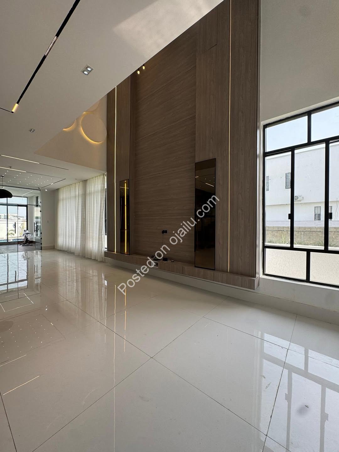 Exquisite 6-Bed Estate with Private Pool & Cinema in Lekki