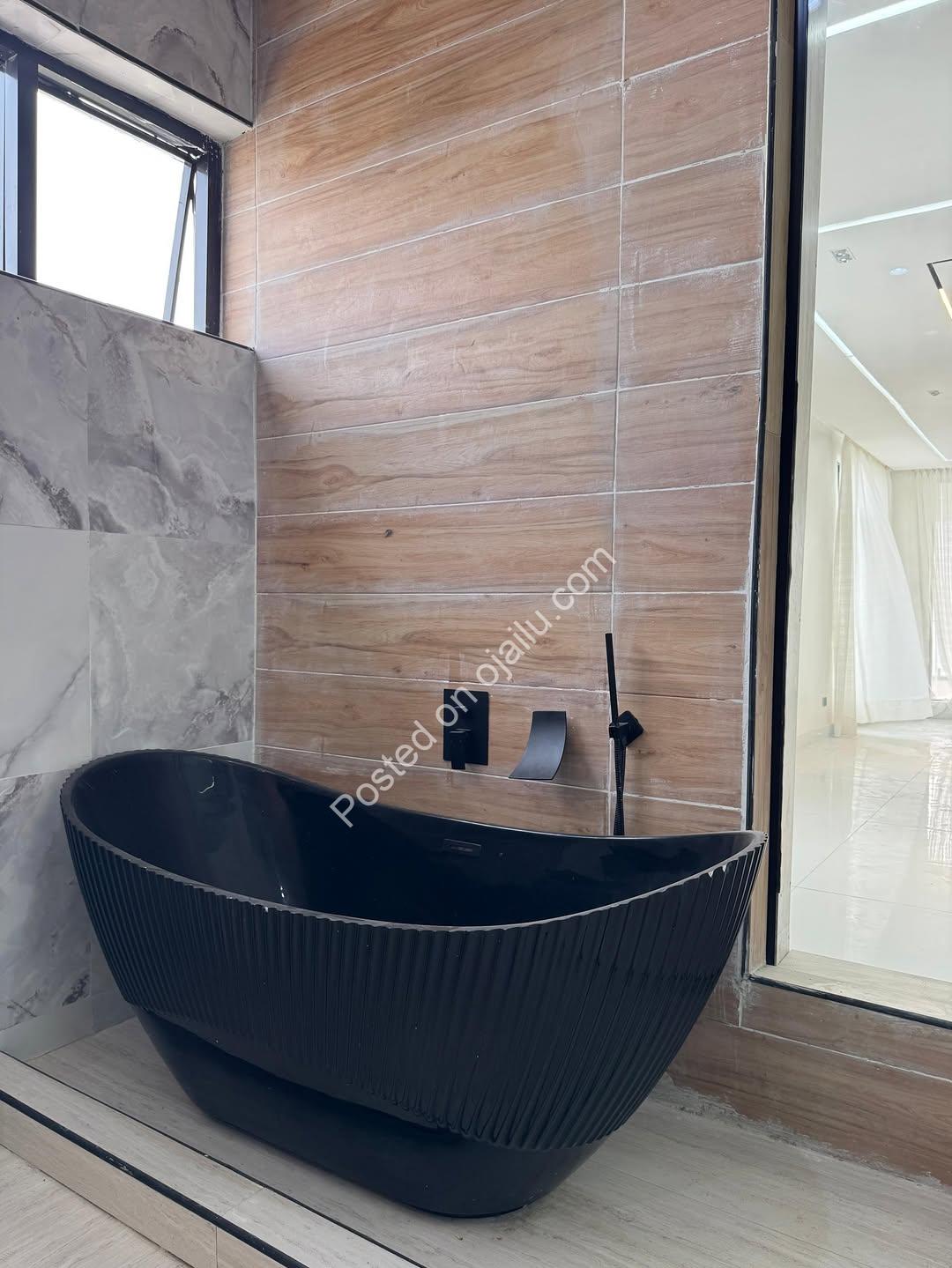 Exquisite 6-Bed Estate with Private Pool & Cinema in Lekki