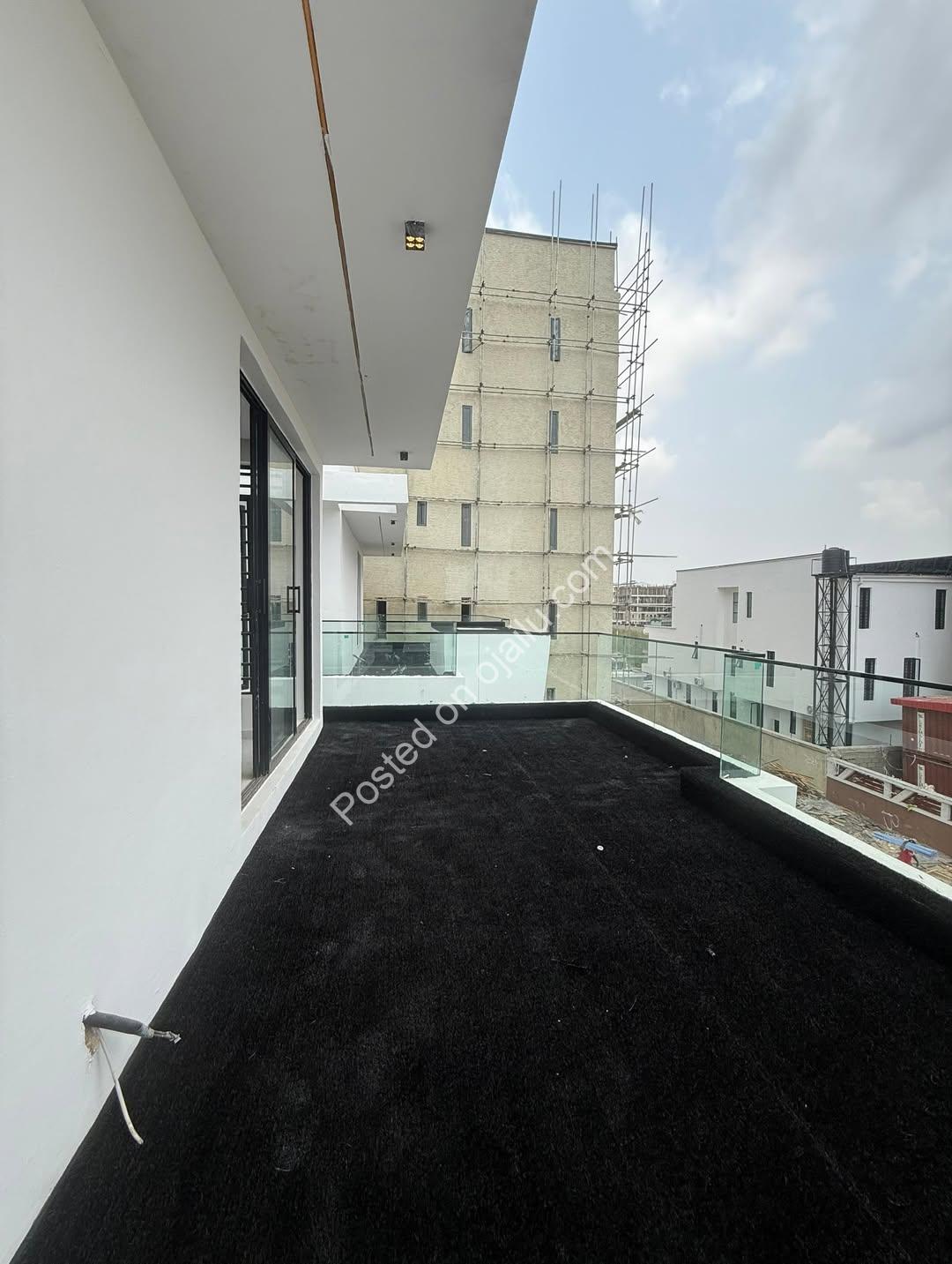 Lekki’s Ultimate 5-Bedroom Estate Oasis with Pool & Gym