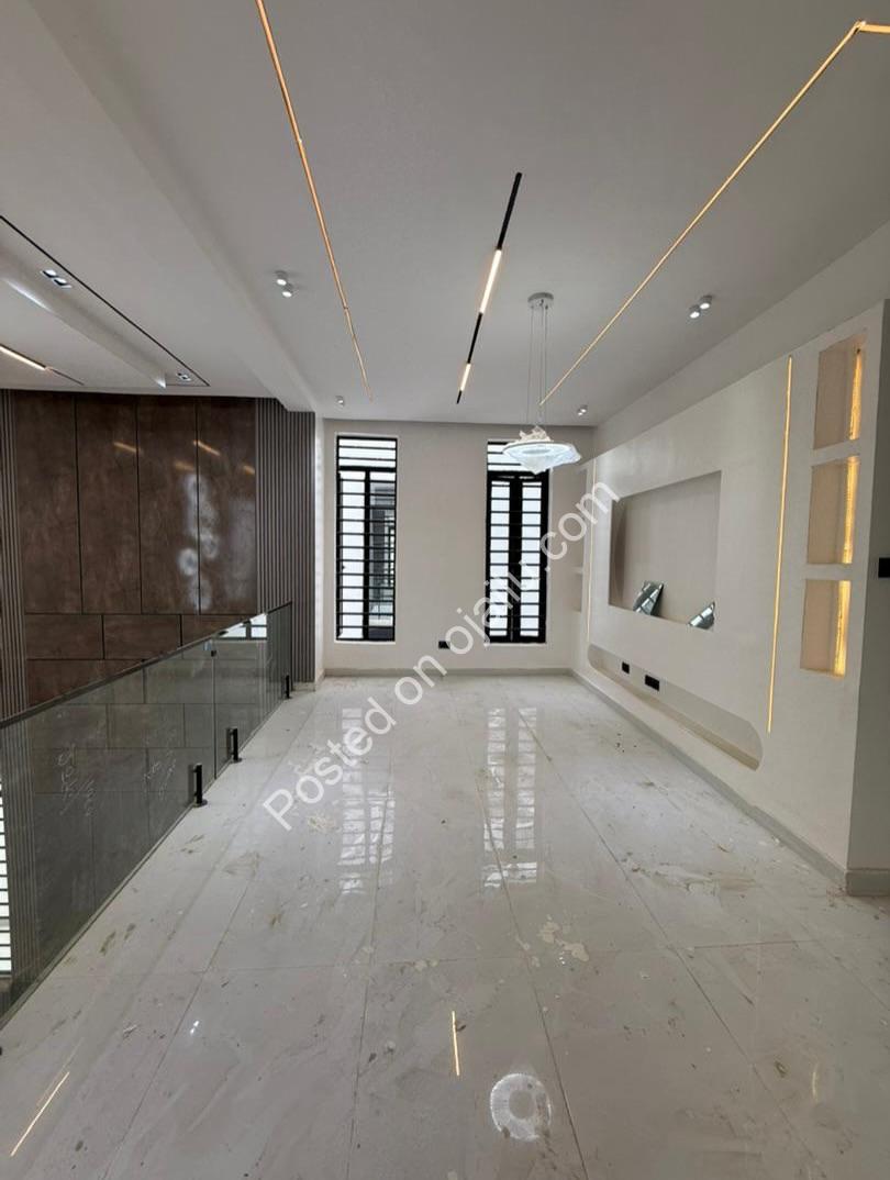 Lekki’s Ultimate 5-Bedroom Estate Oasis with Pool & Gym