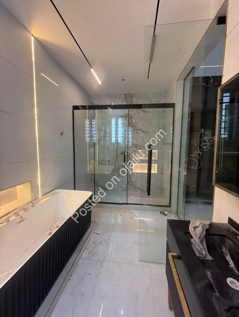 Lekki’s Ultimate 5-Bedroom Estate Oasis with Pool & Gym