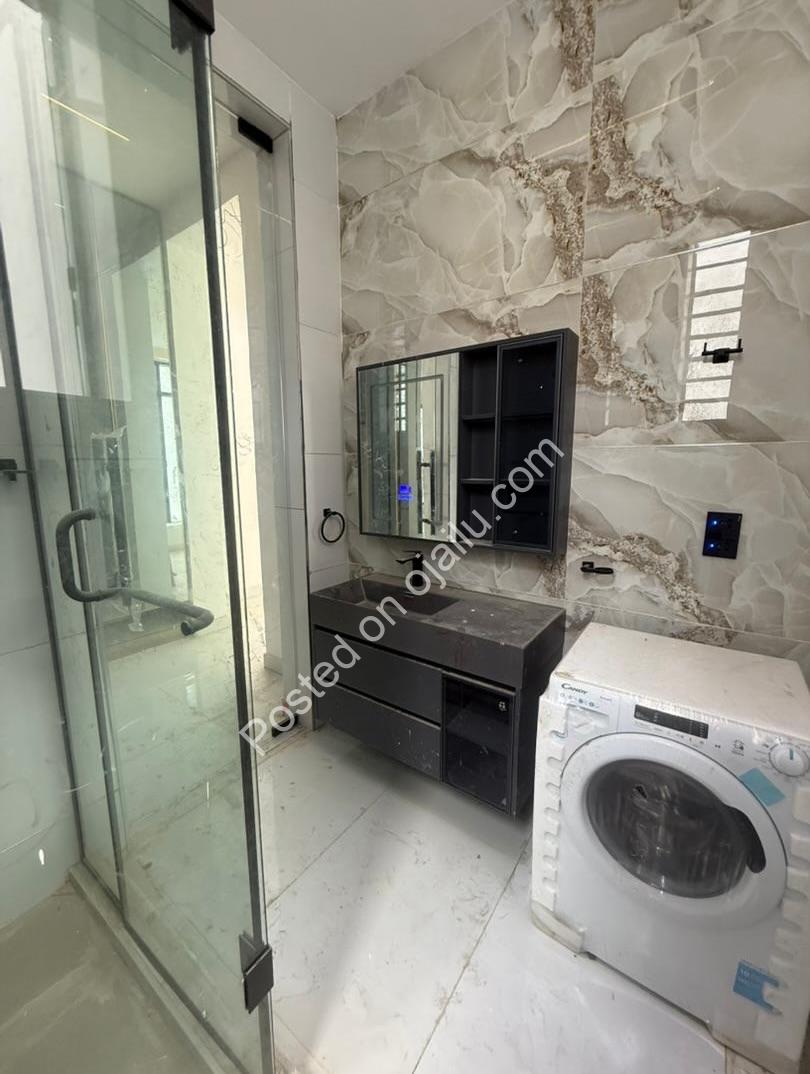 Lekki’s Ultimate 5-Bedroom Estate Oasis with Pool & Gym