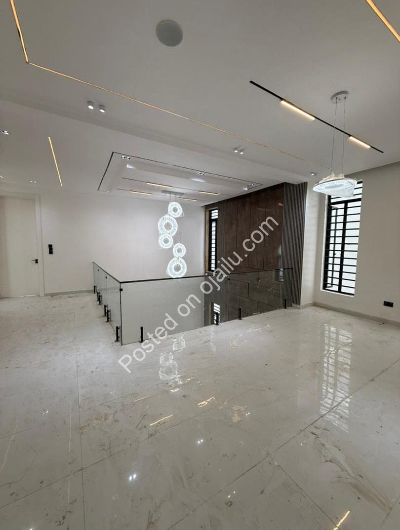 Lekki’s Ultimate 5-Bedroom Estate Oasis with Pool & Gym