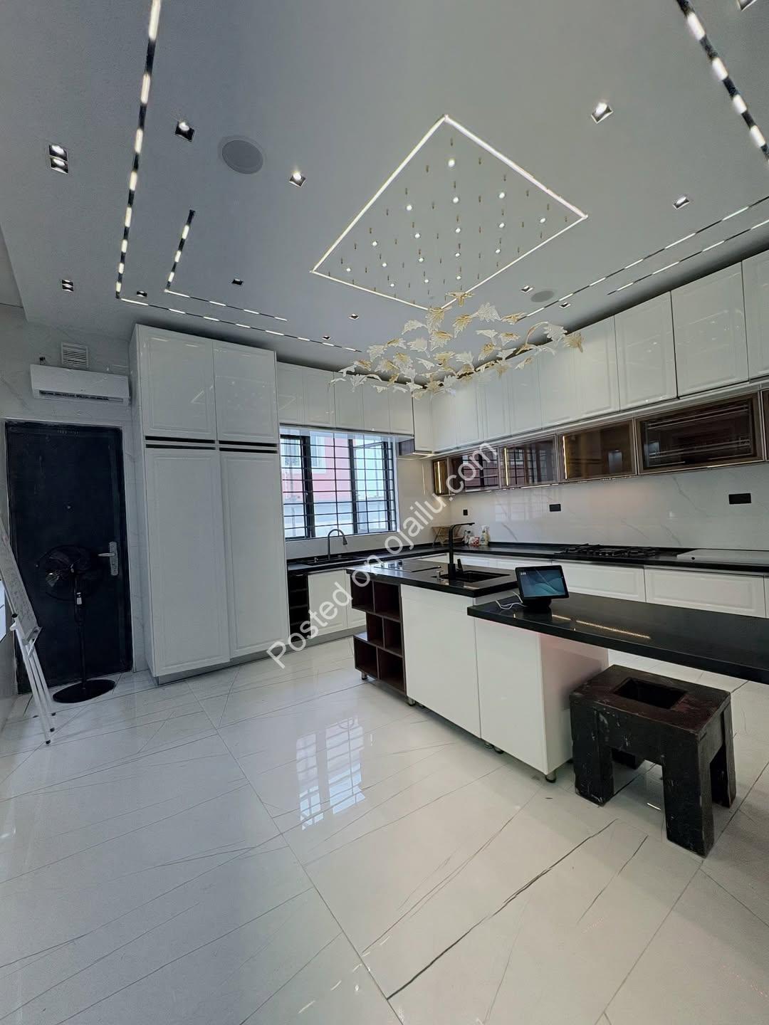 Lekki’s Ultimate 6-Bedroom Estate with Resort-Style Amenities