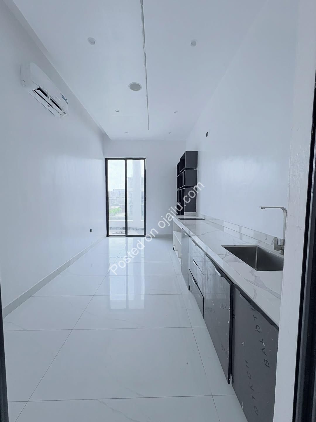 Lekki’s Ultimate 6-Bedroom Estate with Resort-Style Amenities