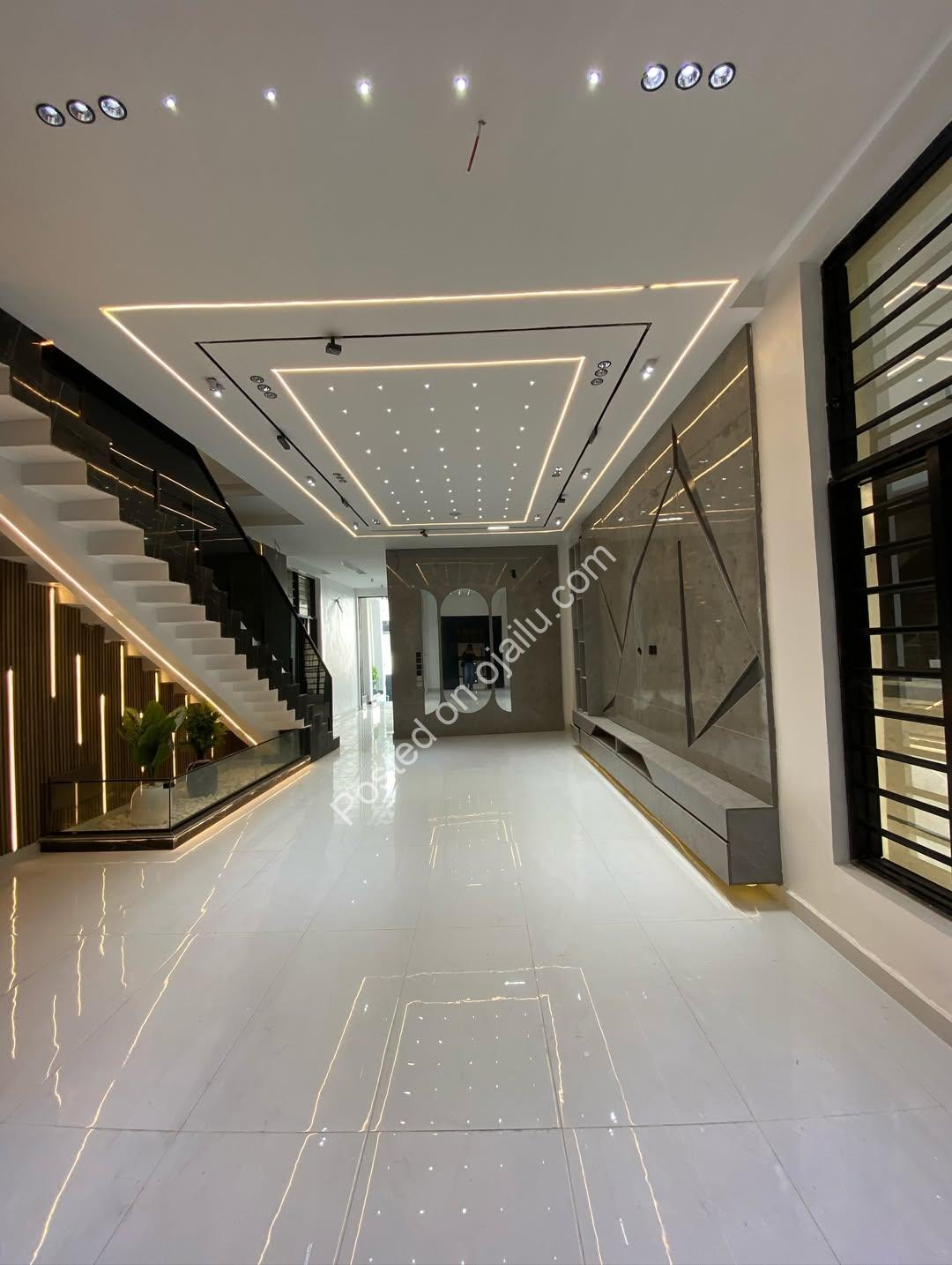 5-Bedroom Haven in Chevron: Pool, En-Suites & Luxury Finishes