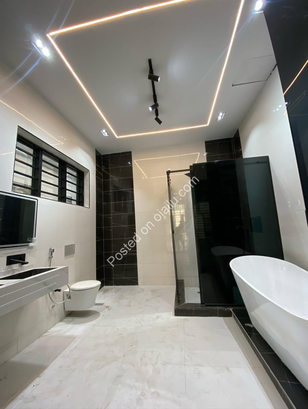 5-Bedroom Haven in Chevron: Pool, En-Suites & Luxury Finishes