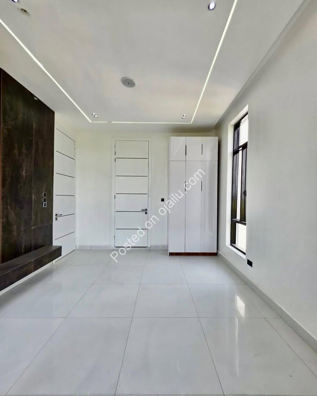 Dream Estate: 5-Bed Duplex with Pool & BQ in Lekki