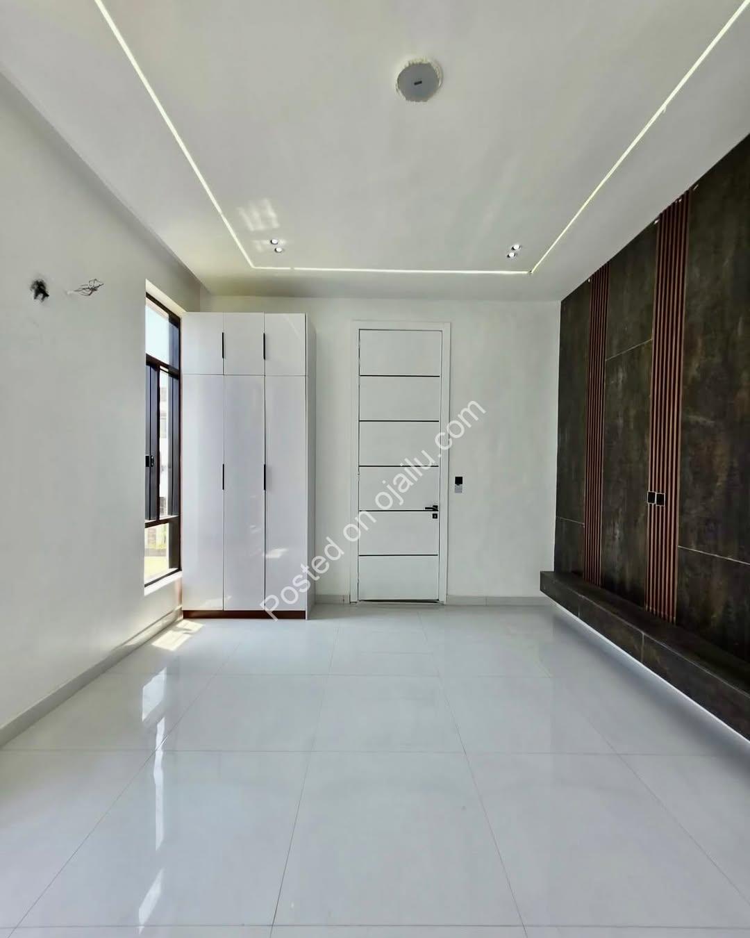 Dream Estate: 5-Bed Duplex with Pool & BQ in Lekki