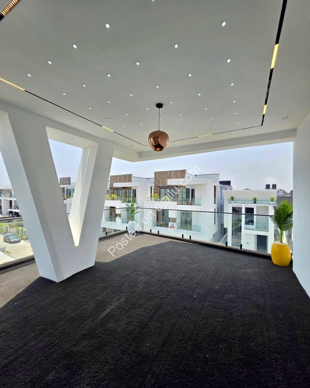 Dream Estate: 5-Bed Duplex with Pool & BQ in Lekki