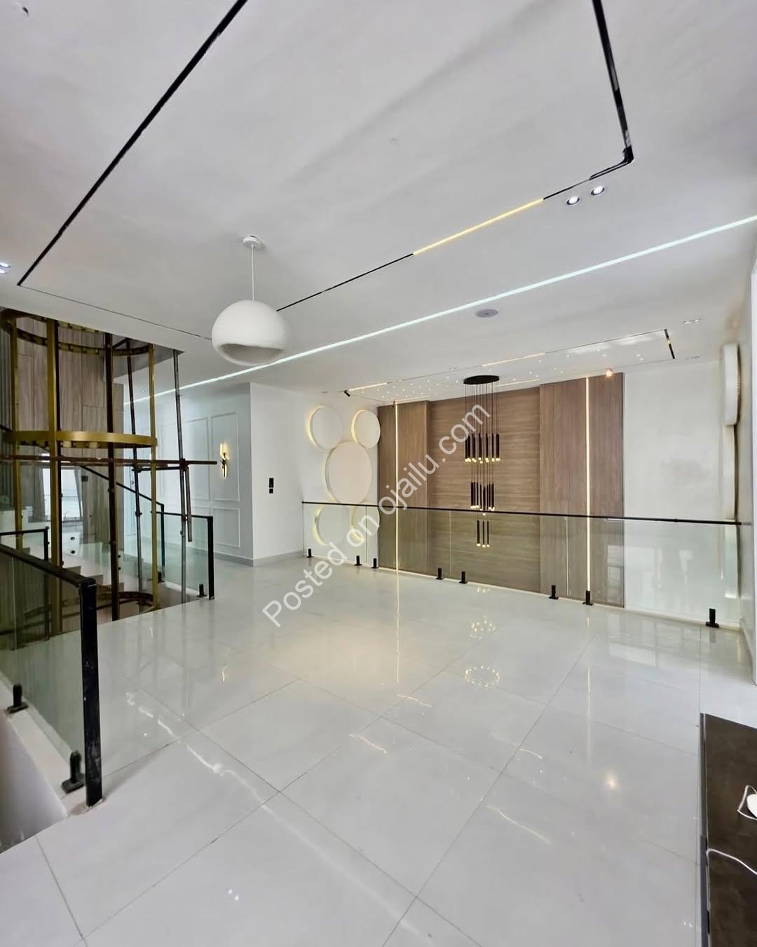 Dream Estate: 5-Bed Duplex with Pool & BQ in Lekki