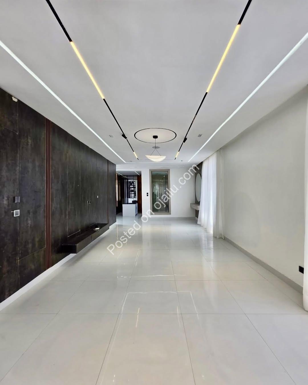 Dream Estate: 5-Bed Duplex with Pool & BQ in Lekki