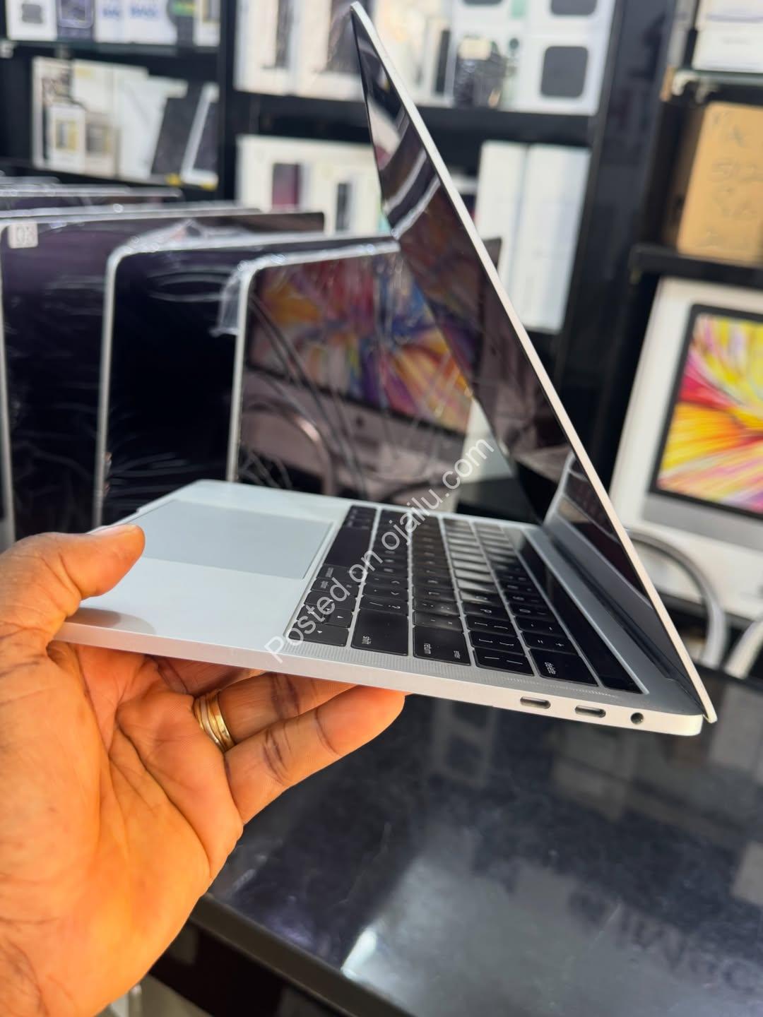 Powerful MacBook Pro: 16GB RAM, 512GB SSD, i7 Speed