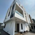 Exquisite 5-Bedroom Dulex with Pool in Prime Lekki