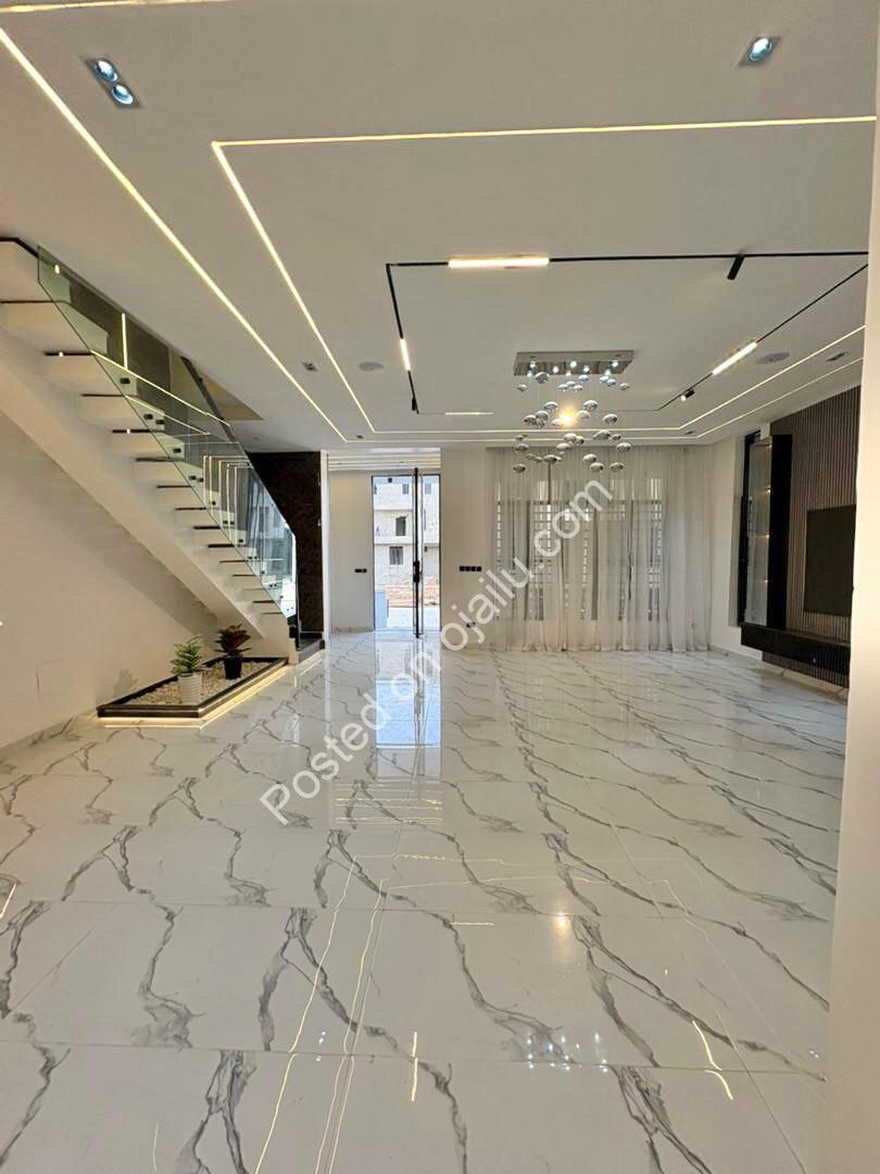 Serene Estate Gem: 5-Bed Duplex with Pool & Cinema