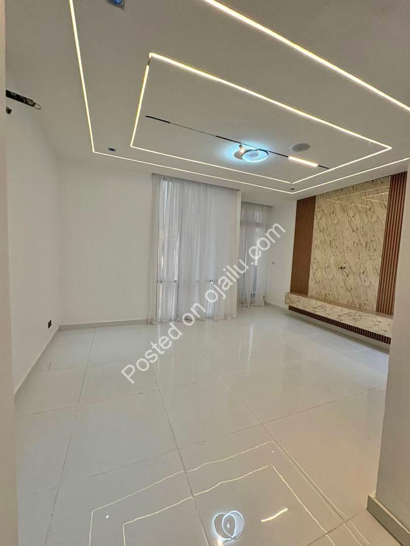 Serene Estate Gem: 5-Bed Duplex with Pool & Cinema