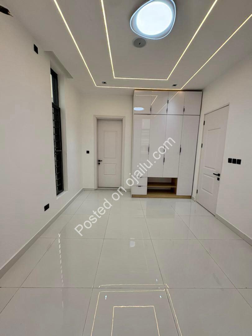 Serene Estate Gem: 5-Bed Duplex with Pool & Cinema