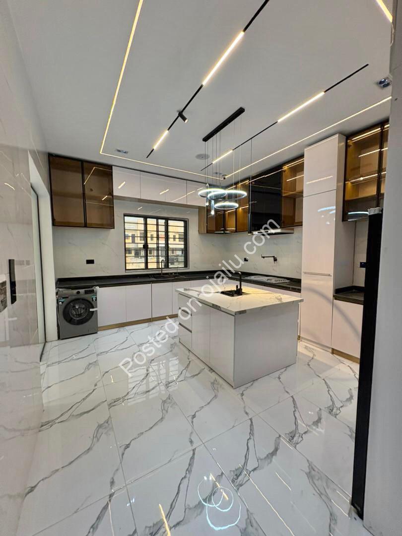 Serene Estate Gem: 5-Bed Duplex with Pool & Cinema