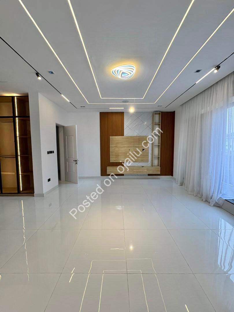 Serene Estate Gem: 5-Bed Duplex with Pool & Cinema