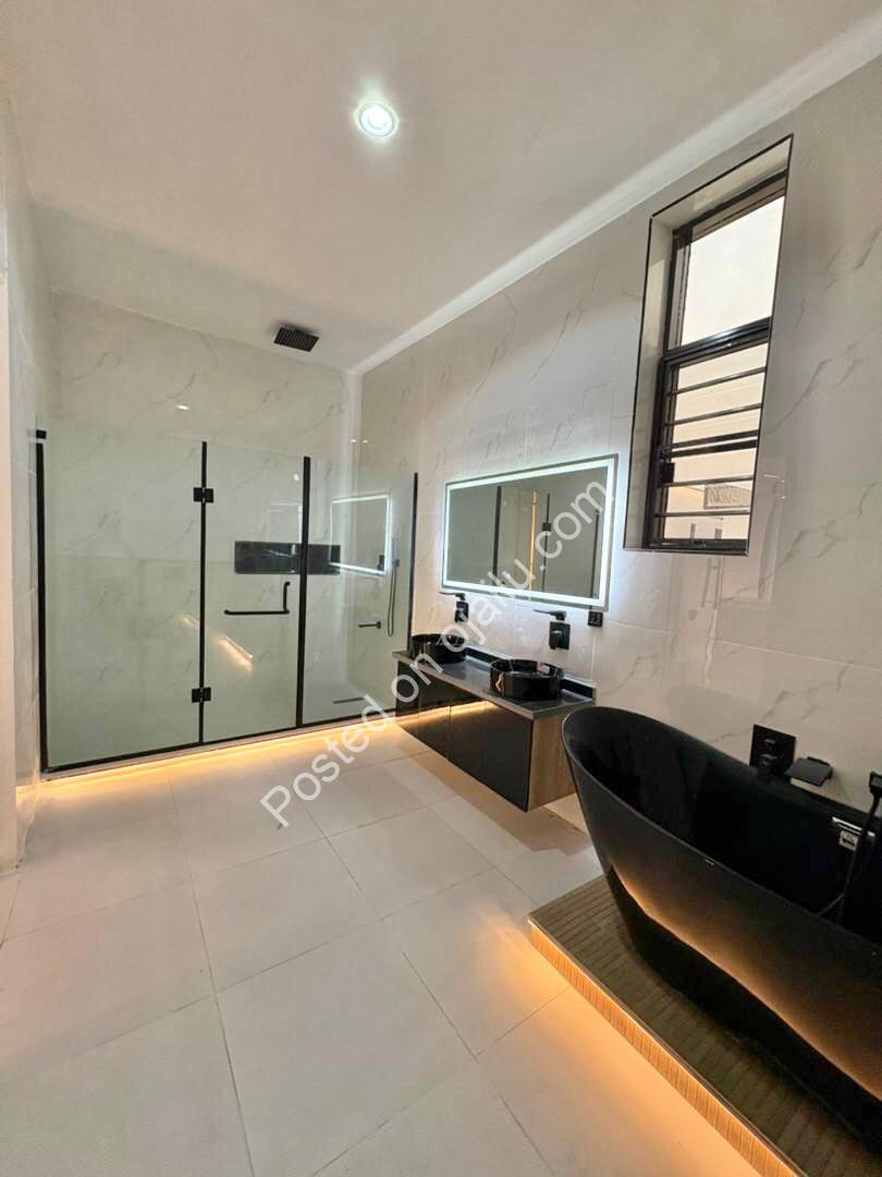 Serene Estate Gem: 5-Bed Duplex with Pool & Cinema