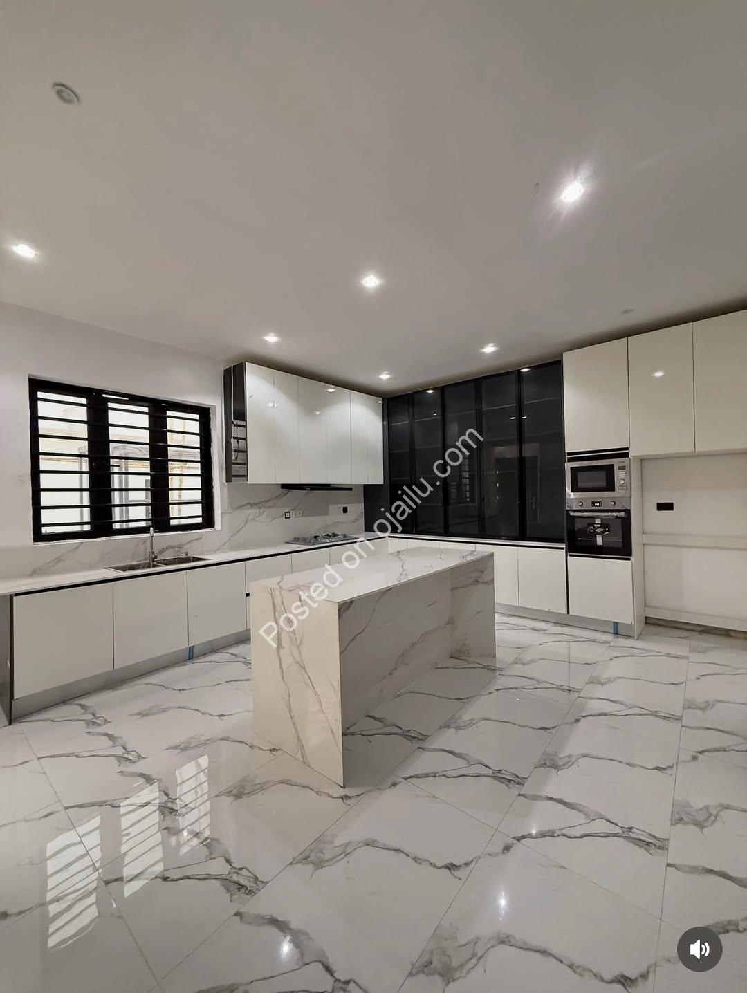 5-Bedroom Modern Oasis in Lekki’s Secure Estate