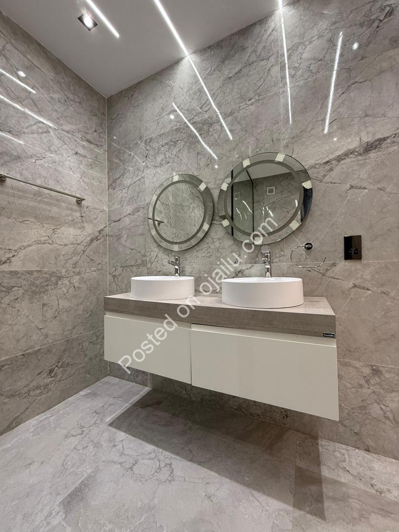 Modern Masterpiece in Cowrie Creek: 5-Bed Smart Home