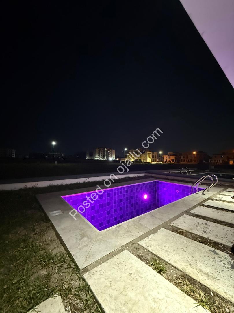 Modern Masterpiece in Cowrie Creek: 5-Bed Smart Home