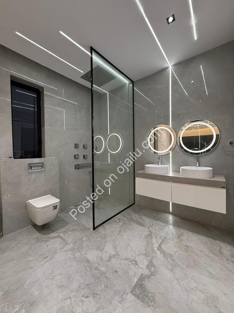 Modern Masterpiece in Cowrie Creek: 5-Bed Smart Home