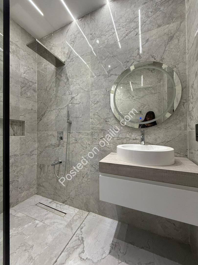 Modern Masterpiece in Cowrie Creek: 5-Bed Smart Home