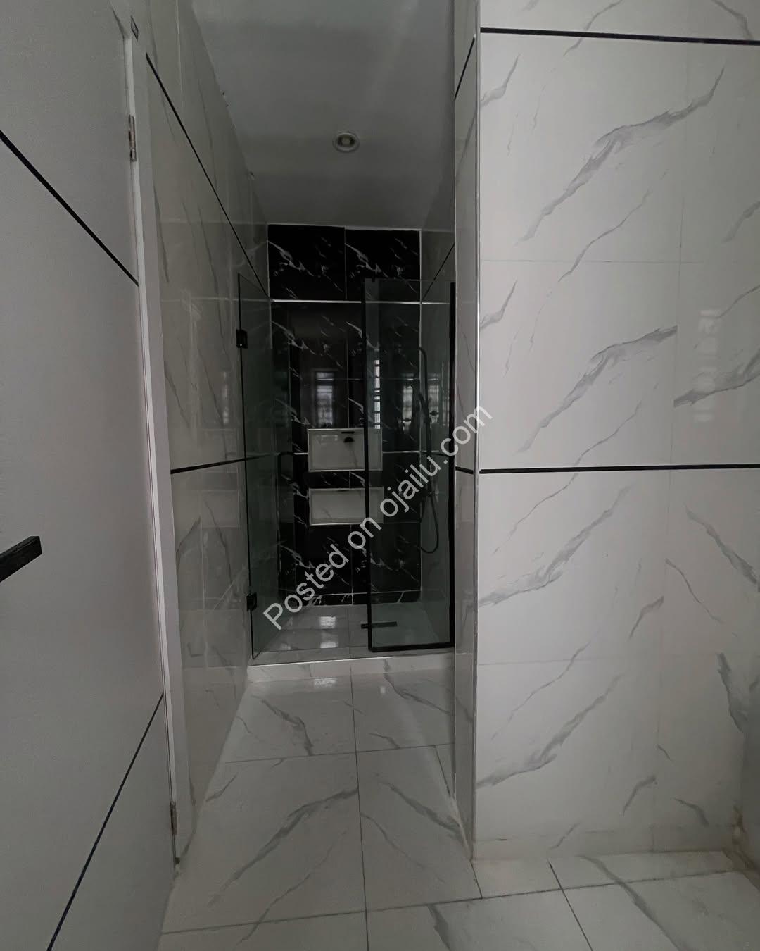 Lekki’s Ultimate 5-Bedroom Duplex with Rooftop Escape