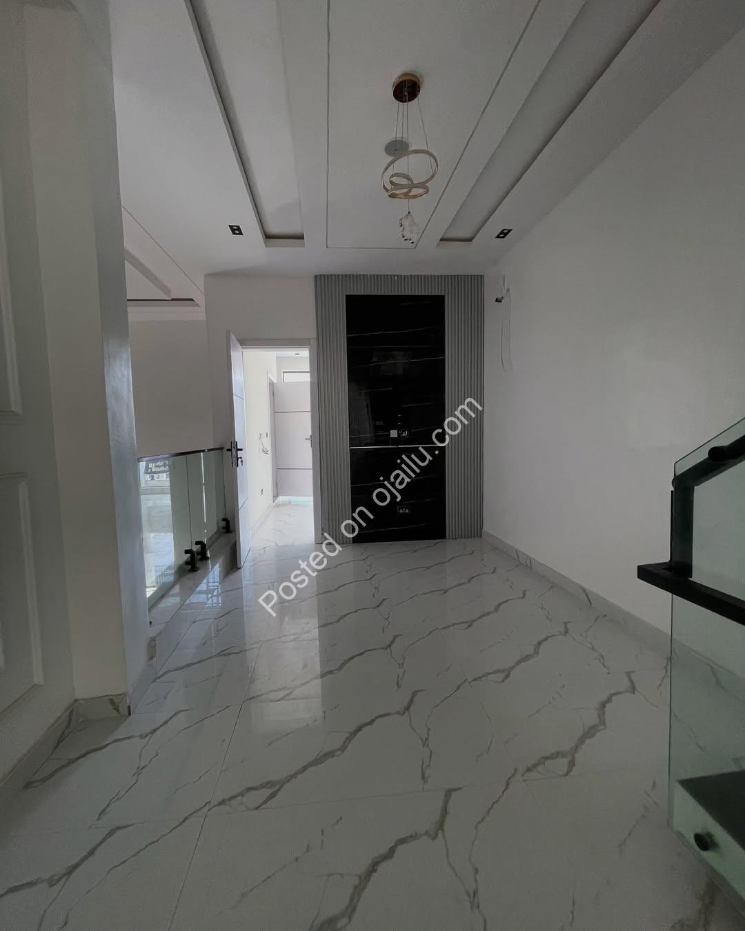 Lekki’s Ultimate 5-Bedroom Duplex with Rooftop Escape